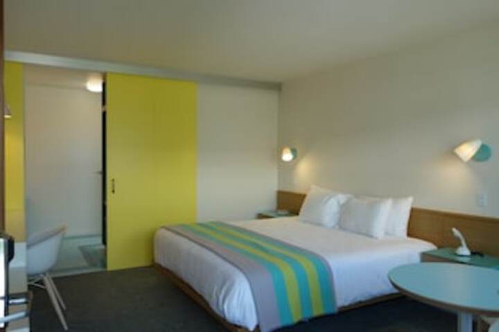 Room 28 of 255