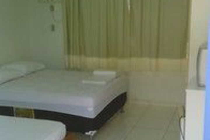 Room 33 of 40