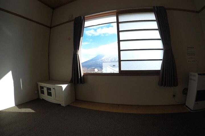 Room 4 of 20