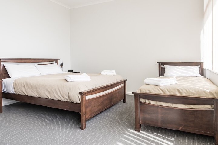 Room 3 of 32