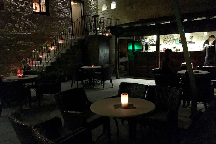 Lounge 40 of 74