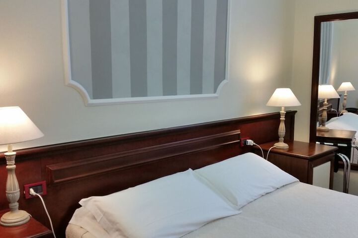 Room 27 of 65