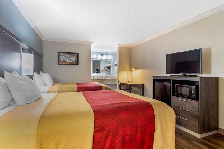 2 Queen Beds (4 of 7)