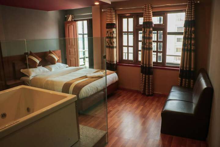 Room 6 of 14