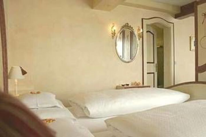 Room 6 of 43