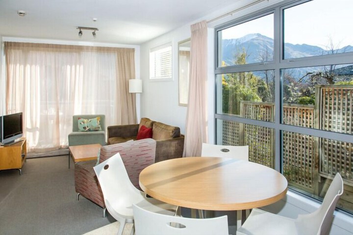 Room 6 of 17