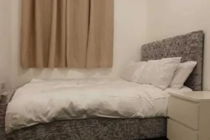 Room 4 of 18