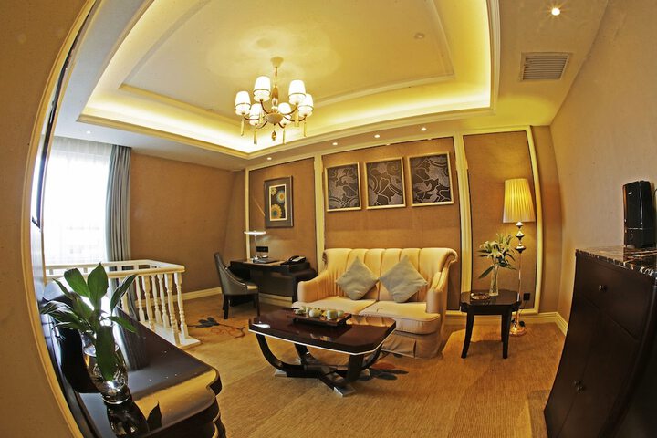 Room 17 of 30