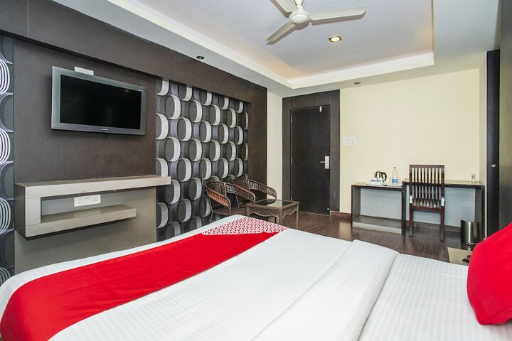 Room 9 of 18