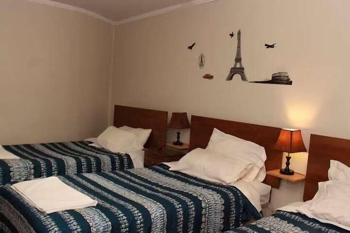 Room 9 of 33