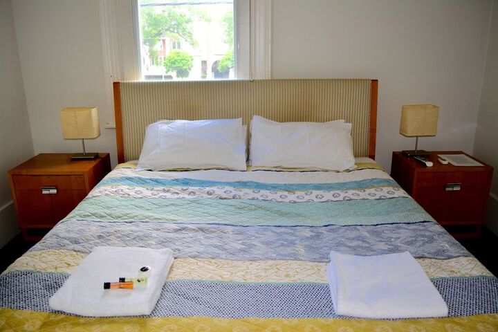 Room 10 of 28