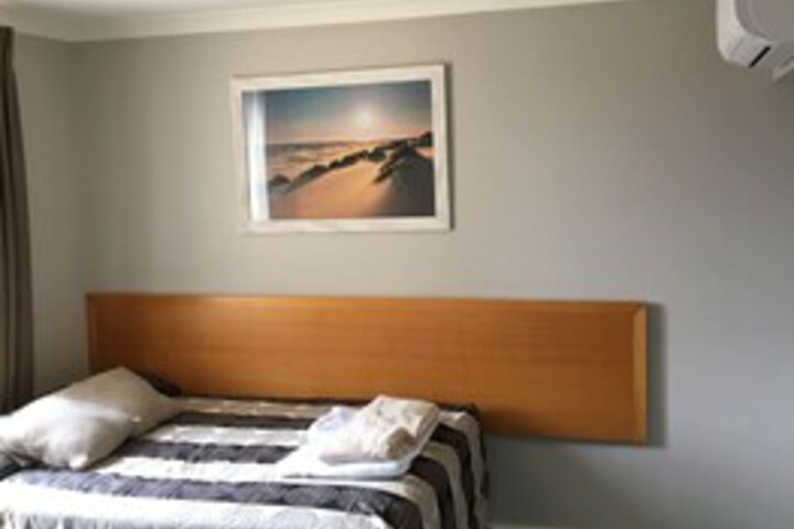 Room 27 of 36