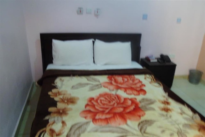 Room 7 of 30