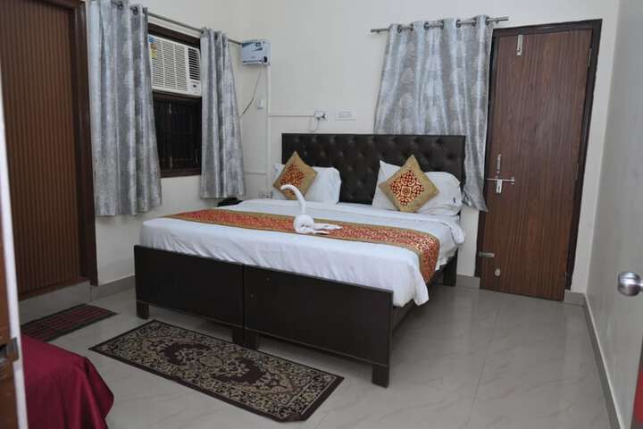 Room 25 of 39