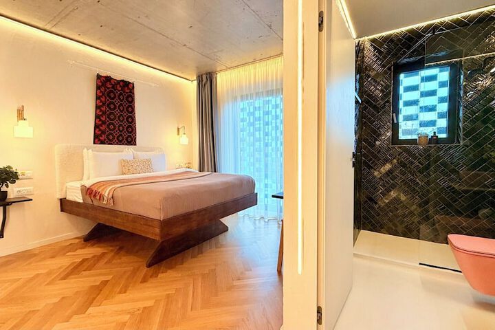 Room 47 of 175