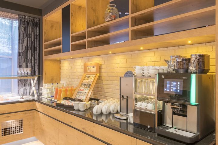 Breakfast/Coffee Service 104 of 193