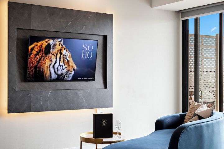 Room 4 of 28