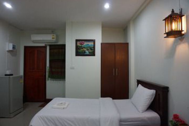 Room 10 of 27