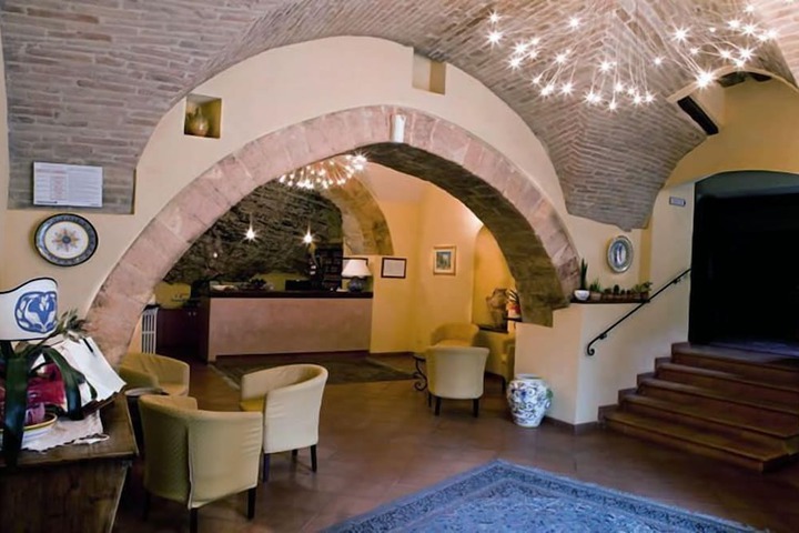 Entrance & Lobby
