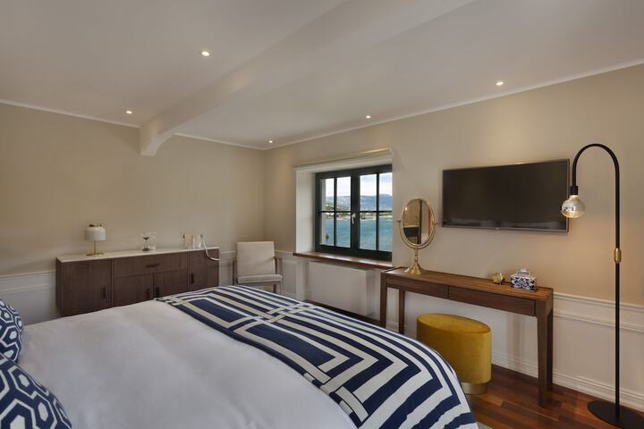 Room 15 of 115