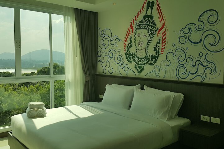 Room 8 of 77
