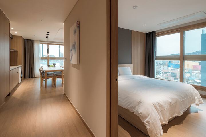 Room 27 of 106