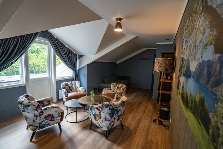 Room 12 of 50