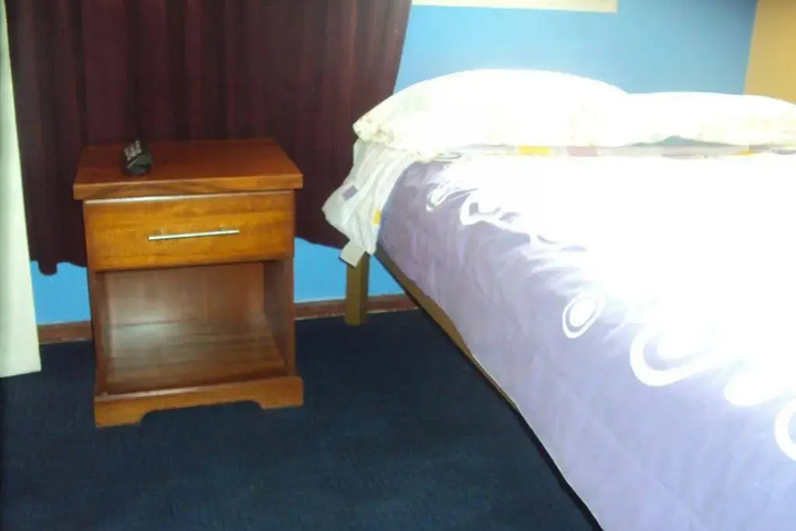 Room 5 of 12