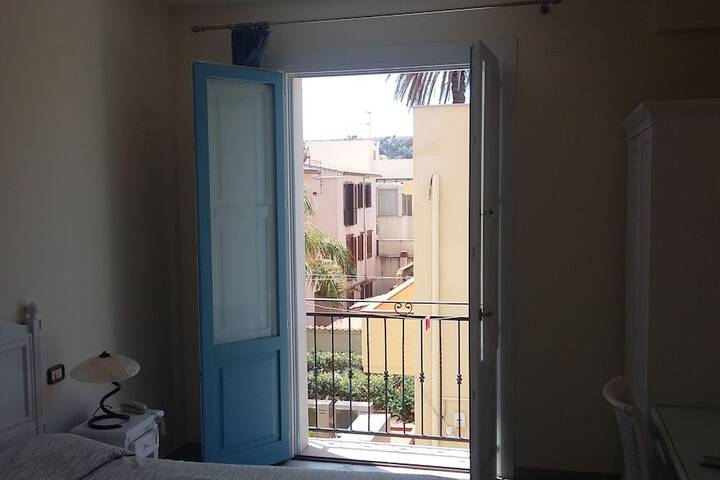 Room 2 of 40