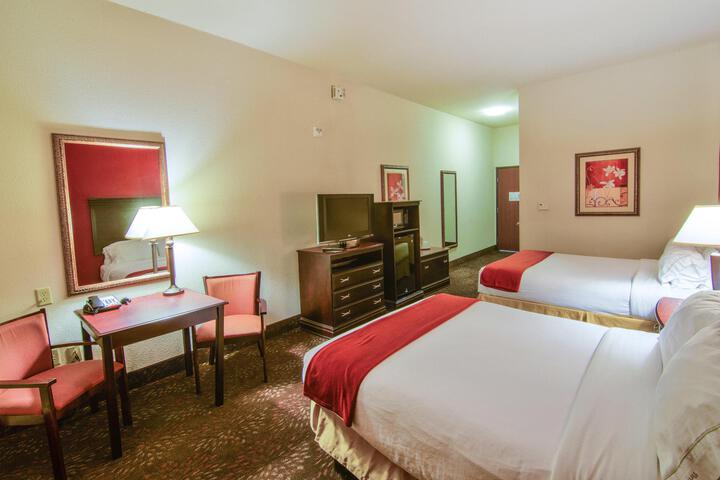2 Queen Beds (11 of 11)