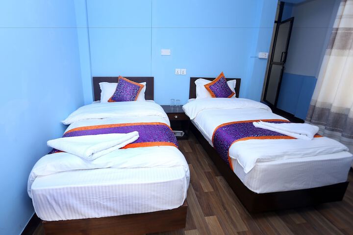 Room 8 of 33