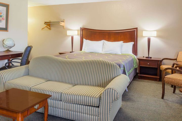 1 King Bed (12 of 14)