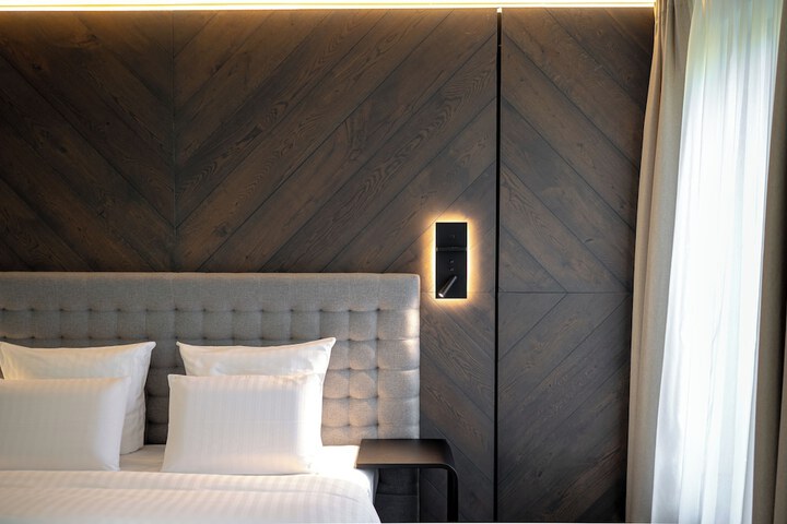 Room 33 of 253