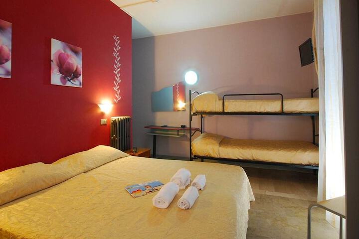 Room 4 of 61