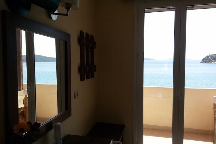 Room 4 of 11