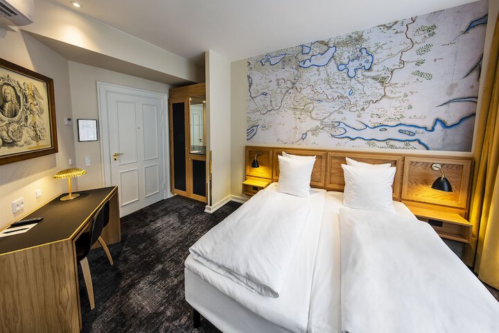 Room 4 of 64