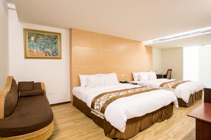 Room 2 of 25