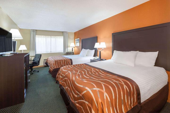 1 Queen Bed Mobility Accessible (9 of 10)