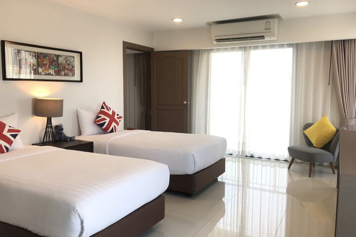 Room 28 of 103