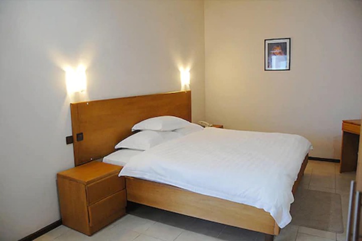 Room 6 of 59