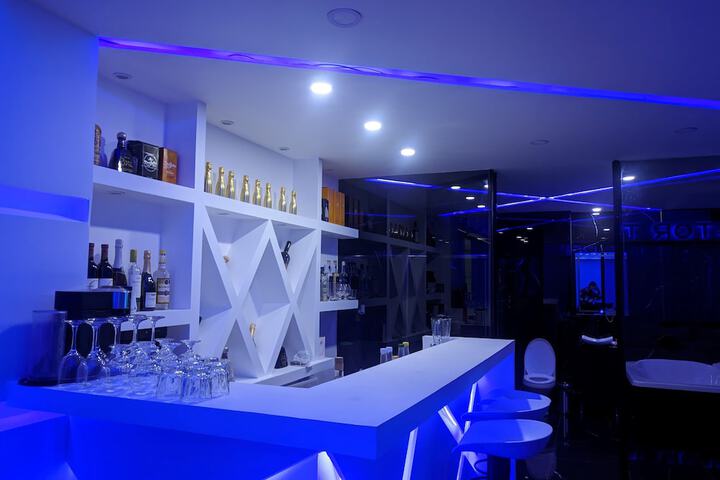 Room 5 of 18