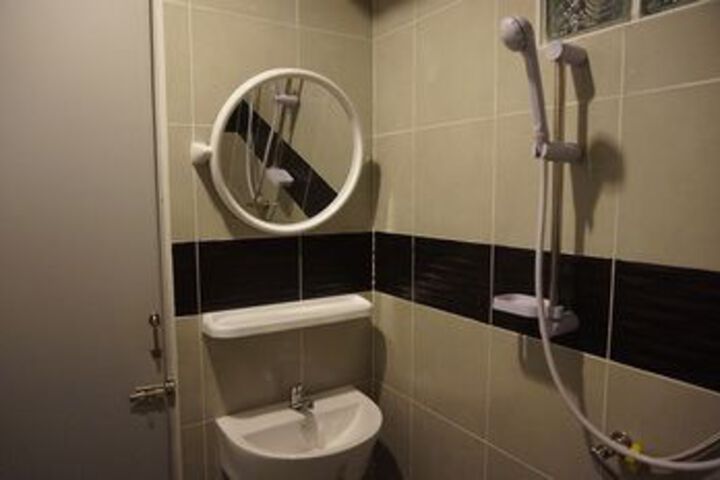 Room 4 of 40