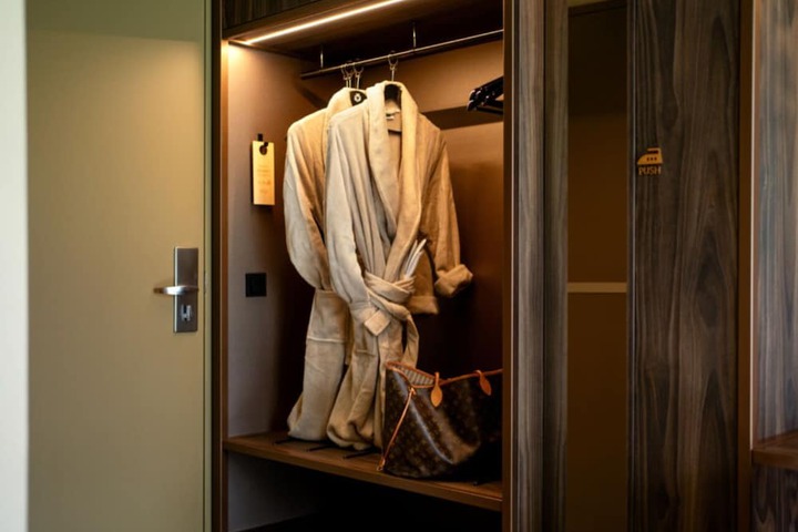 Room 16 of 44
