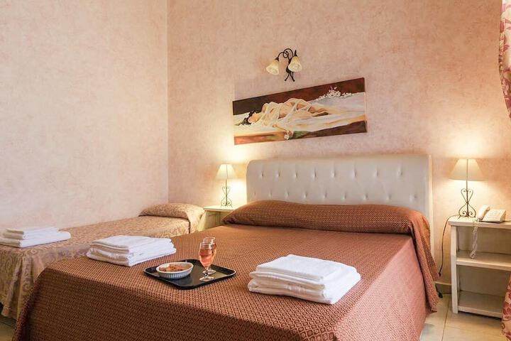 Room 3 of 44
