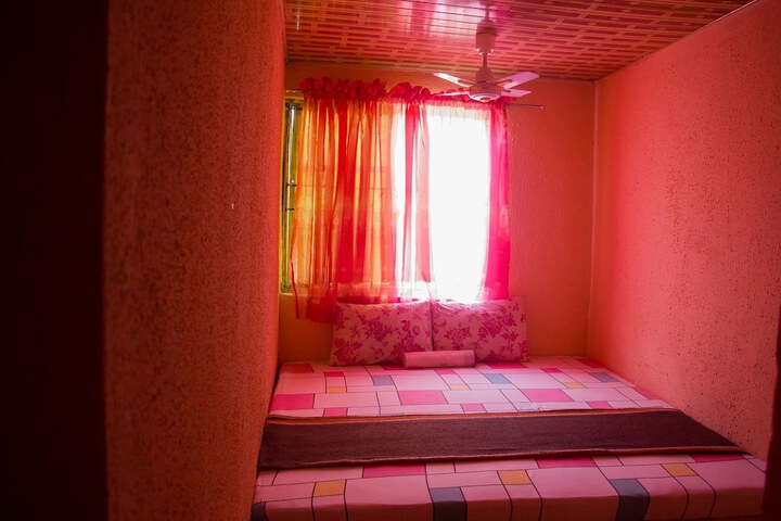 Room 6 of 11