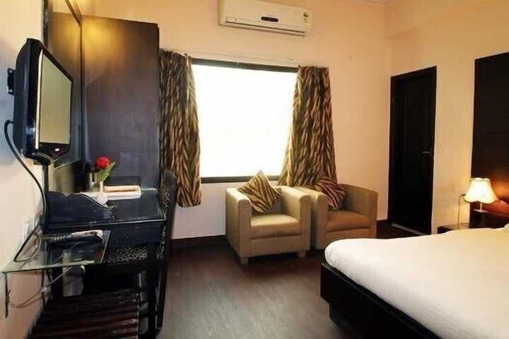Room 10 of 31