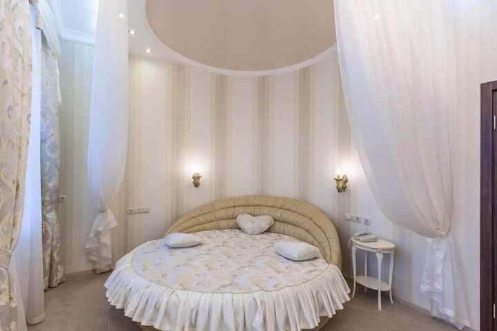 Room 37 of 143