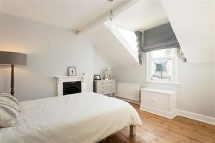 Room 5 of 10