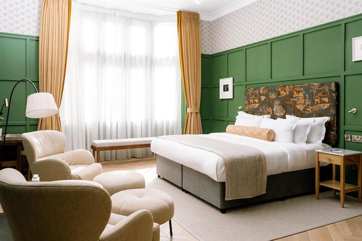 Room 37 of 104
