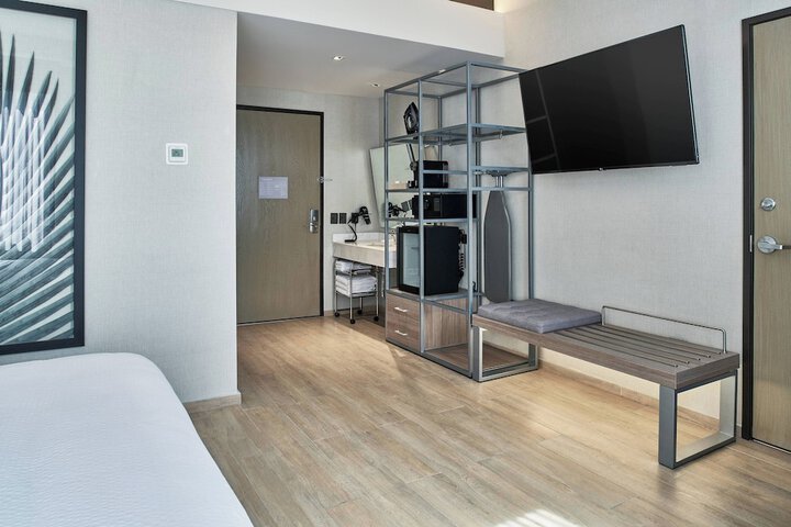Room 11 of 65